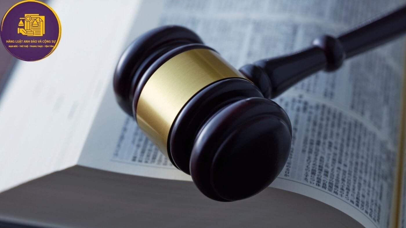 tội ra quyết định trái pháp luật