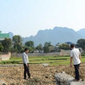 lấn chiếm đất của người khác